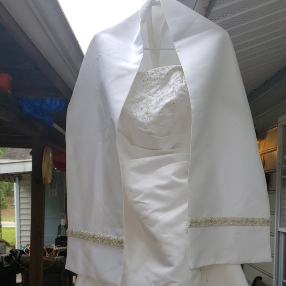 Wedding dress - Picture 2 of 4